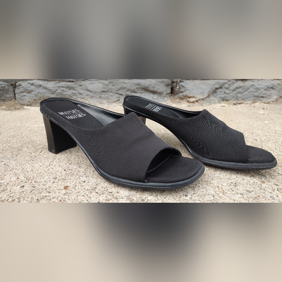 Mootsies Tootsies Freddi Black Banded Chunk Heel, Size 8, Black - Picture 5 of 15